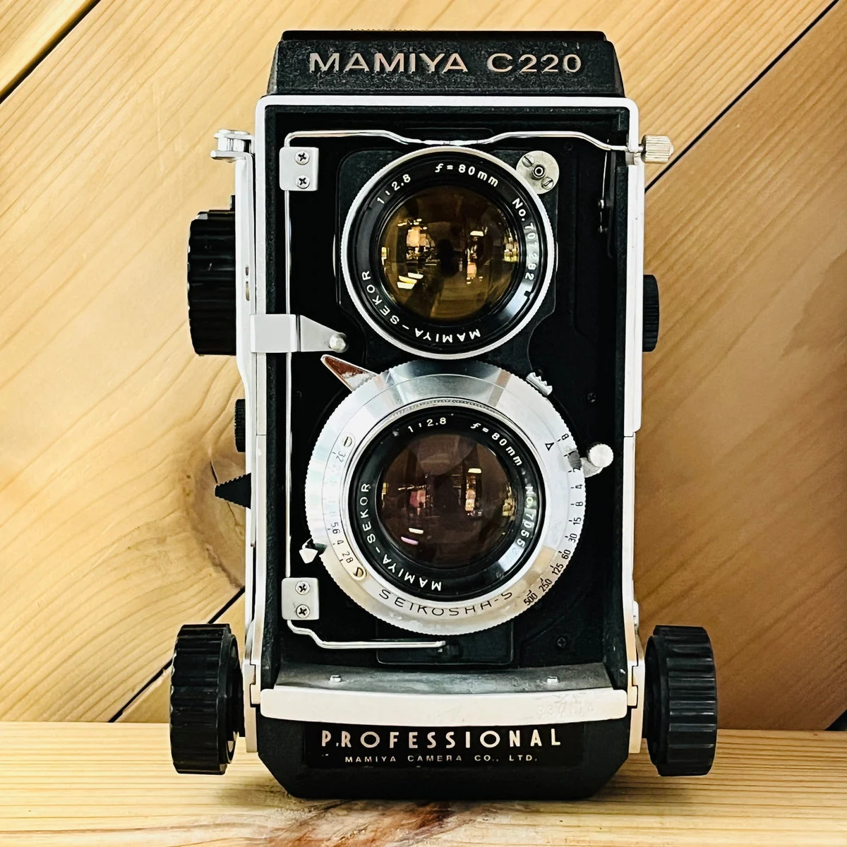 MAMIYA C220 Pro TLR Film Camera with 80mm f/2.8 Mamiya-Sekor Lens