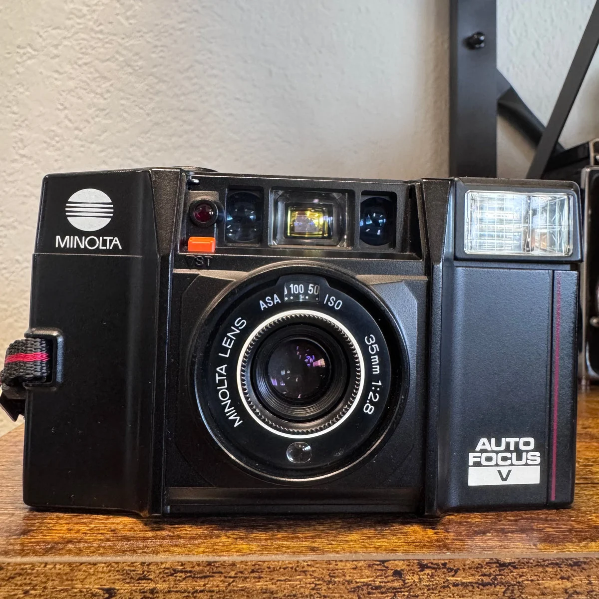 Minolta Auto Focus V (AF-Sv) – 35mm Point & Shoot Film Camera
