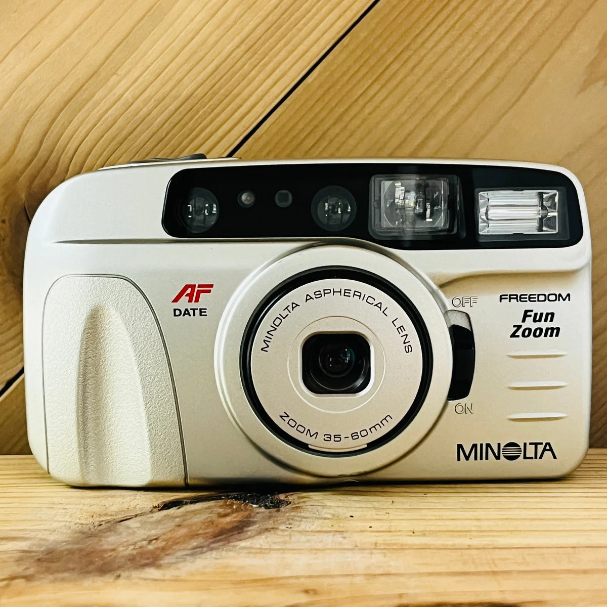 Minolta Freedom Fun Zoom 35mm Point and shoot Camera