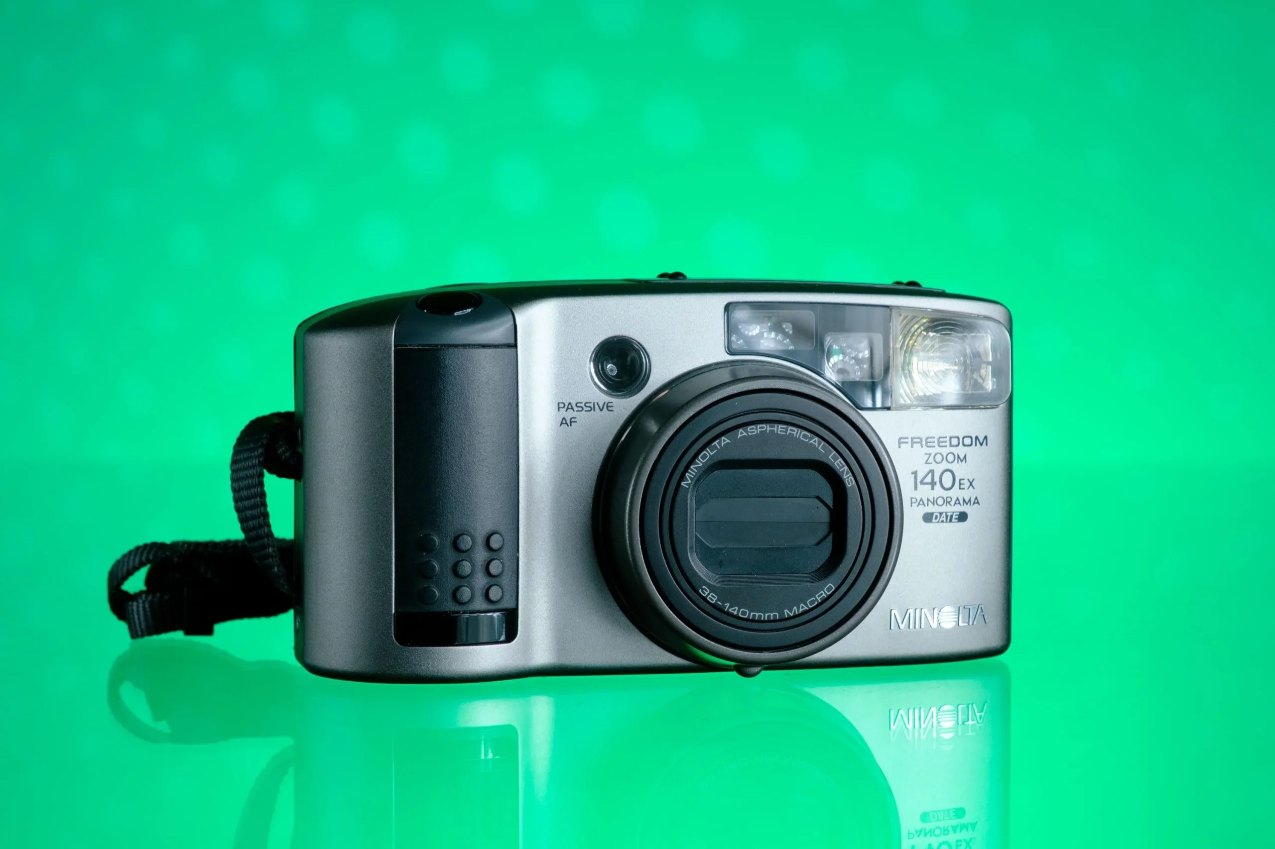 Minolta Freedom Zoom Riva 140ex 35mm Point and Shoot Film Camera