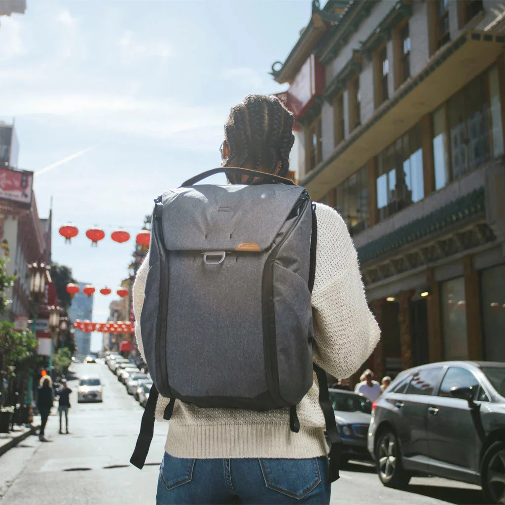 PEAK DESIGN The Everyday Backpack 20L v2 - CHARCOAL